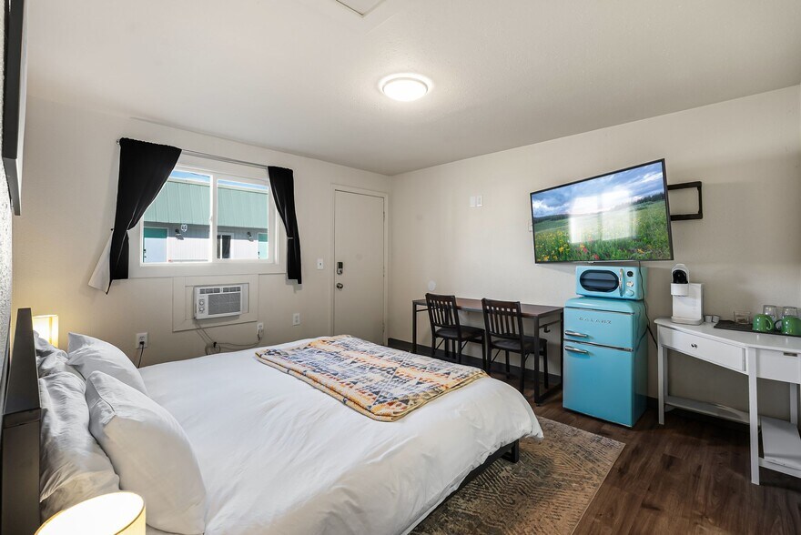 More Photos Of 501 N 4th Ave, Sandpoint Hotel For Sale