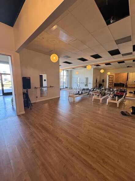 More Photos Of 23460 Cinema Dr, Valencia Unknown For Lease