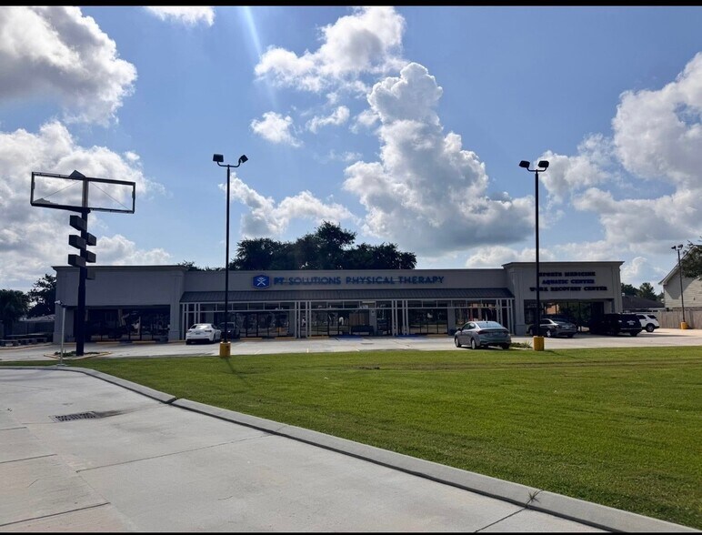 More Photos Of 12371 US-90 Hwy, Luling Storefront Retail Office For Lease