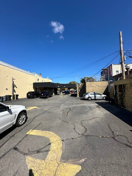 More Photos Of 1291 Paterson Plank Rd, Secaucus Bank For Lease