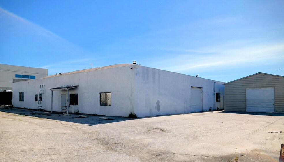 More Photos Of 13614-13618 S Western Ave, Gardena Warehouse For Lease