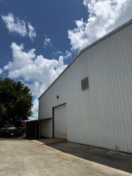 More Photos Of 20 Mincey Blvd, Savannah Warehouse For Lease
