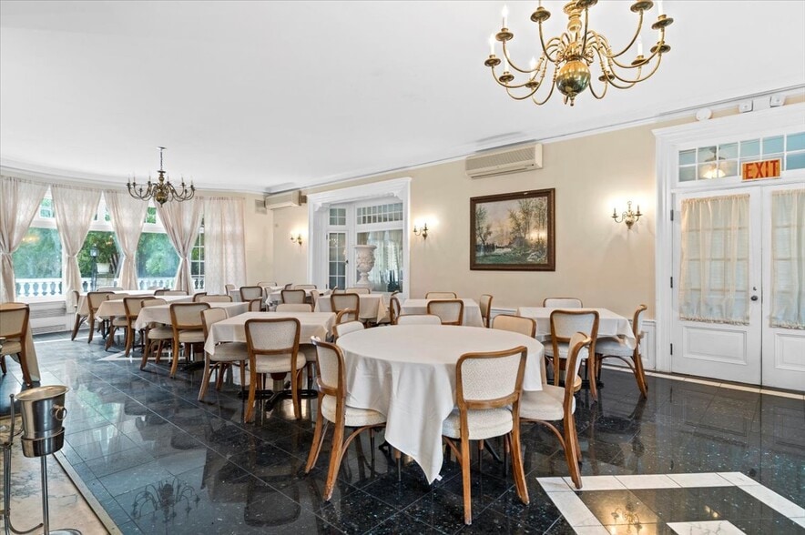 More Photos Of 2255 Ballston Ave, Saratoga Springs Restaurant For Sale