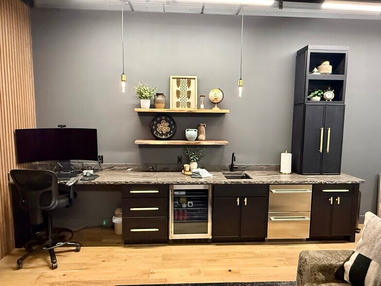 More Photos Of 7800 E Greenway RD. Unit A105, Scottsdale Warehouse For Sale