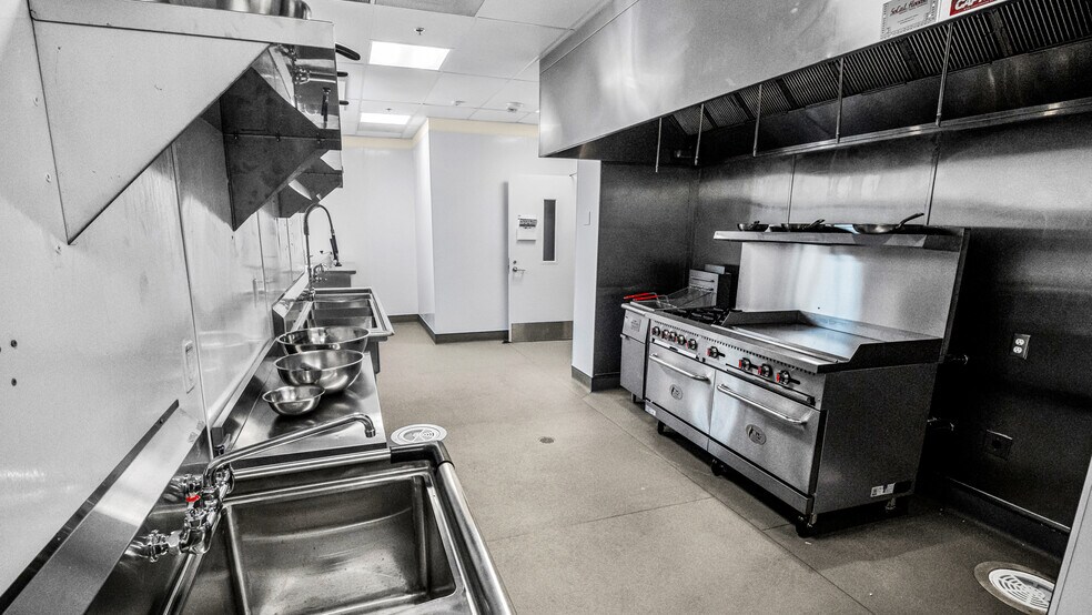 More Photos Of 456 Elm Ave, Long Beach Restaurant For Lease