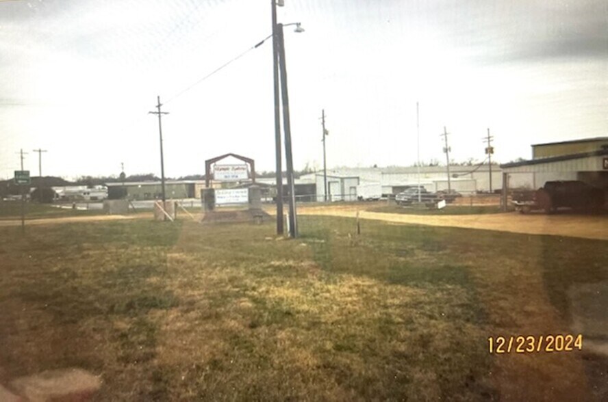 More Photos Of 1205 E Coke Rd, Winnsboro Manufacturing For Sale