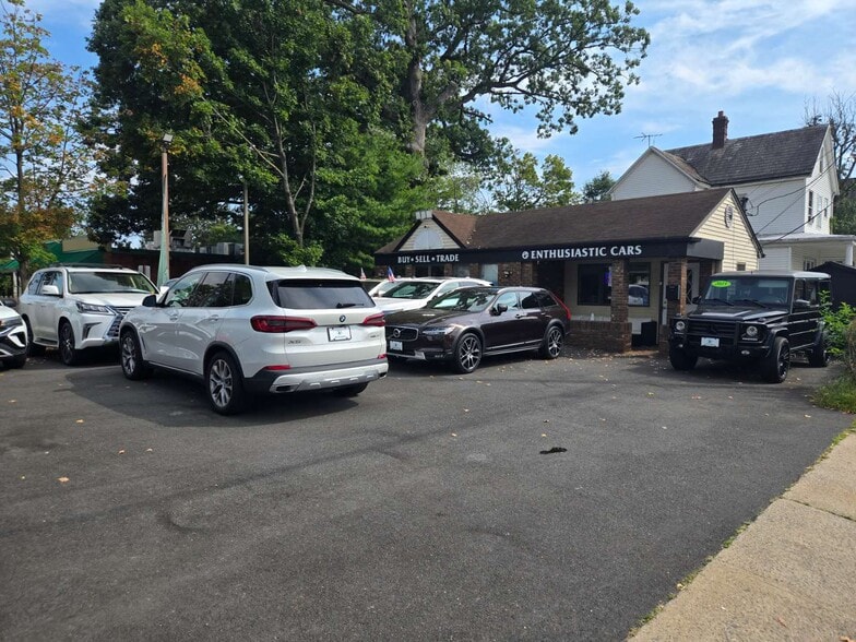 More Photos Of 120 Woodbridge Ave, Highland Park Auto Dealership For Sale
