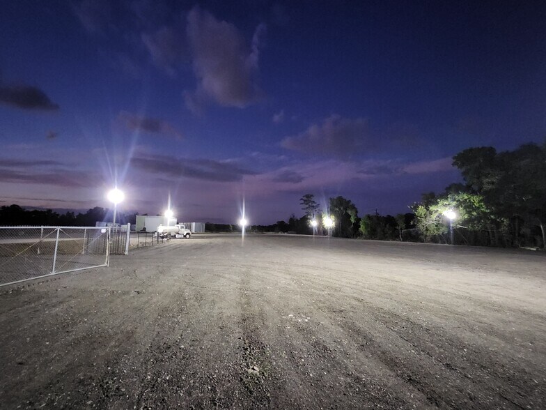 More Photos Of 8627 E Mt Houston Rd, Houston Warehouse For Lease