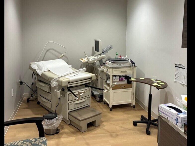 More Photos Of 10475 Medlock Bridge Rd, Johns Creek Medical For Sale