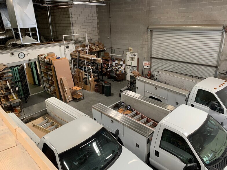 More Photos Of 4364 E Alexander Rd, Las Vegas Warehouse For Lease