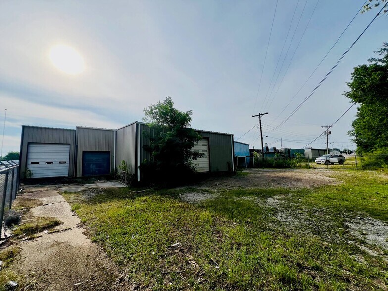 More Photos Of 504 N 2nd St, Booneville Auto Repair For Sale