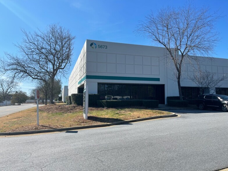 Primary Photo Of 5673 Old Dixie Hwy, Forest Park Light Distribution For Lease