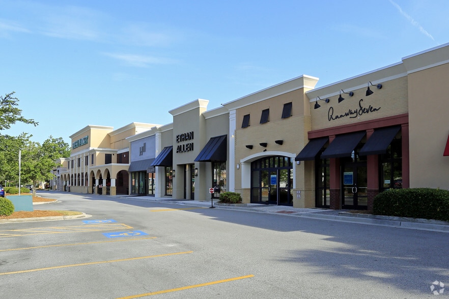 More Photos Of 5525 Abercorn St, Savannah General Retail For Lease