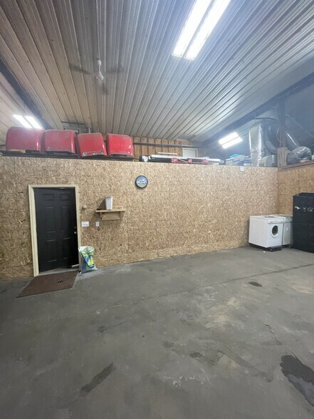 More Photos Of 5717 138th Ave, Holland Distribution For Lease