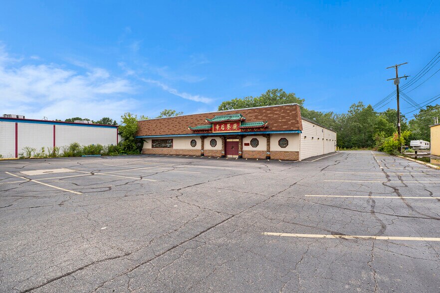 More Photos Of 2320 S Dort Hwy, Flint Restaurant For Sale