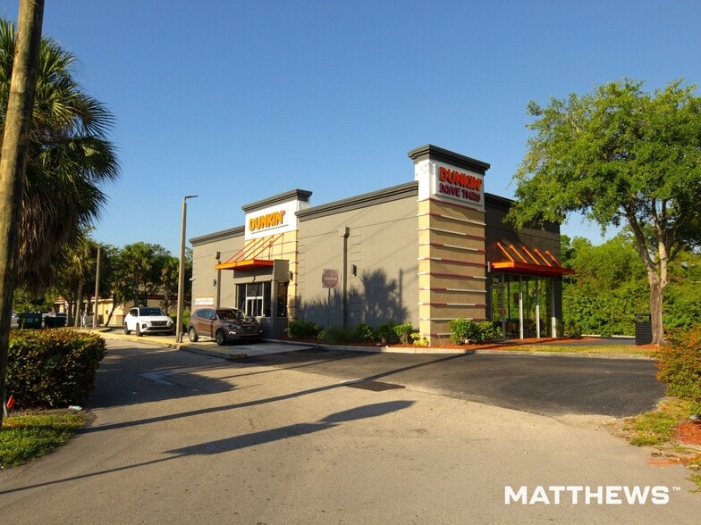 Primary Photo Of 14071 N Cleveland Ave, North Fort Myers Fast Food For Sale