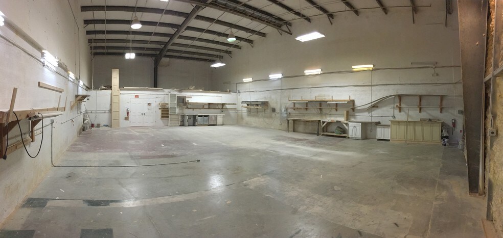 More Photos Of 12165 Metro Pky, Fort Myers Light Manufacturing For Lease