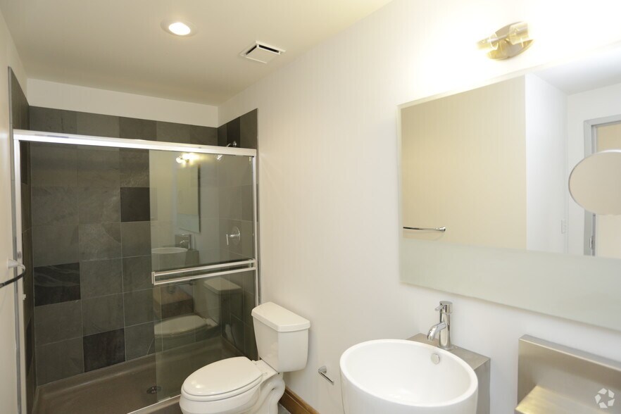 More Photos Of 117 W 20th St, Kansas City Apartments For Lease