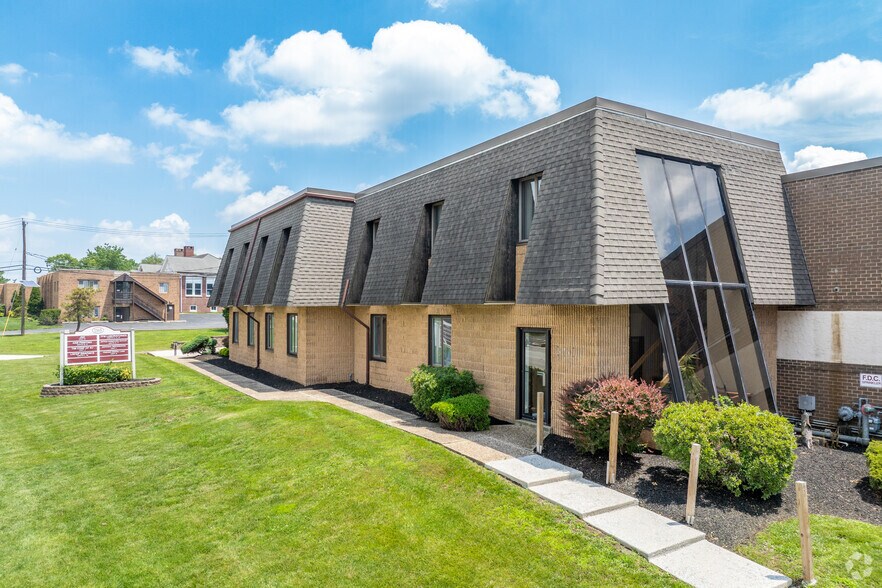 More Photos Of 1165 Marlkress Rd, Cherry Hill Distribution For Lease