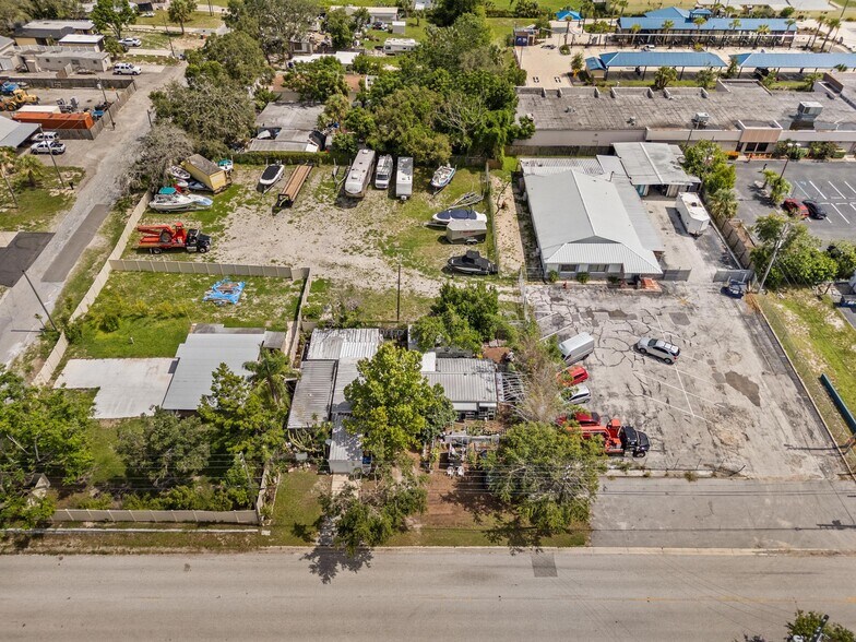More Photos Of 4349 Louis Ave, Holiday Warehouse For Sale