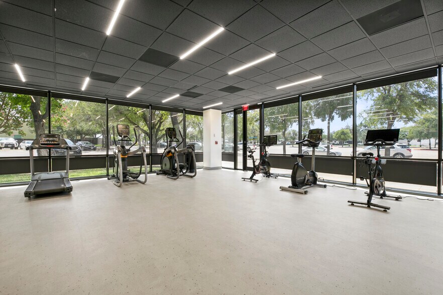 More Photos Of 600 Six Flags Dr, Arlington Office For Lease