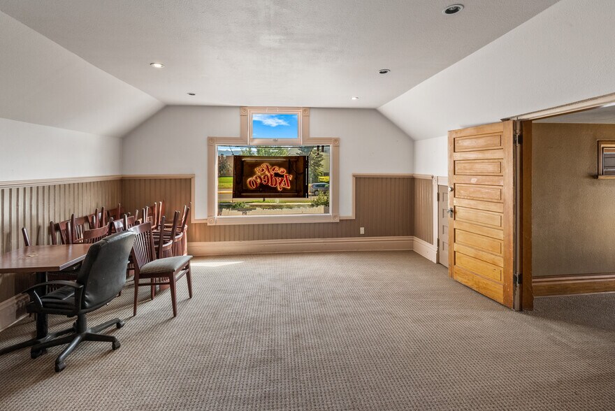 More Photos Of 2711 W College St, Bozeman Restaurant For Sale