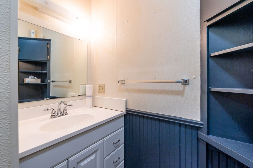 More Photos Of 101 Menard Rd, Houma Light Manufacturing For Lease