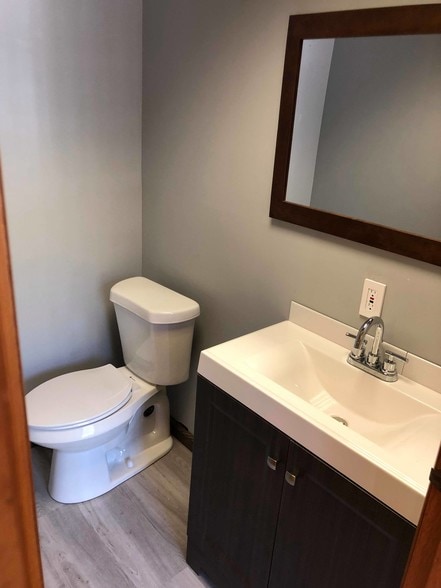 More Photos Of 1038 William Flynn Hwy, Glenshaw Office For Lease