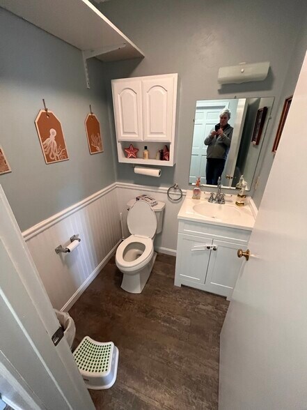 More Photos Of 4-6 Barlows Landing Rd, Pocasset Storefront Retail Office For Sale