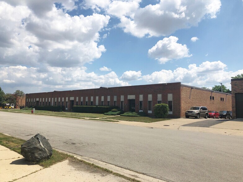 More Photos Of 1515-1545 W Jarvis Ave, Elk Grove Village Warehouse For Lease