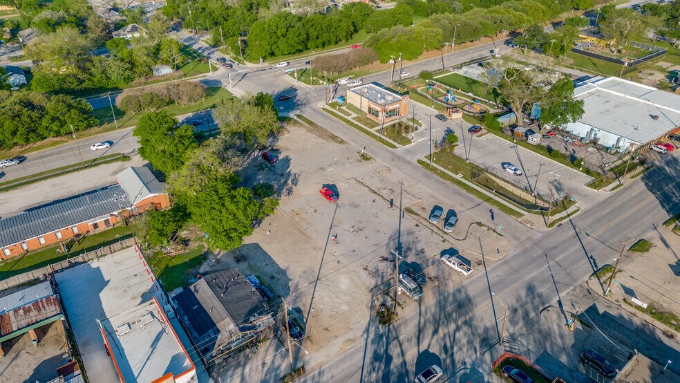 More Photos Of 2200 Robert B Cullum Blvd, Dallas Land For Sale