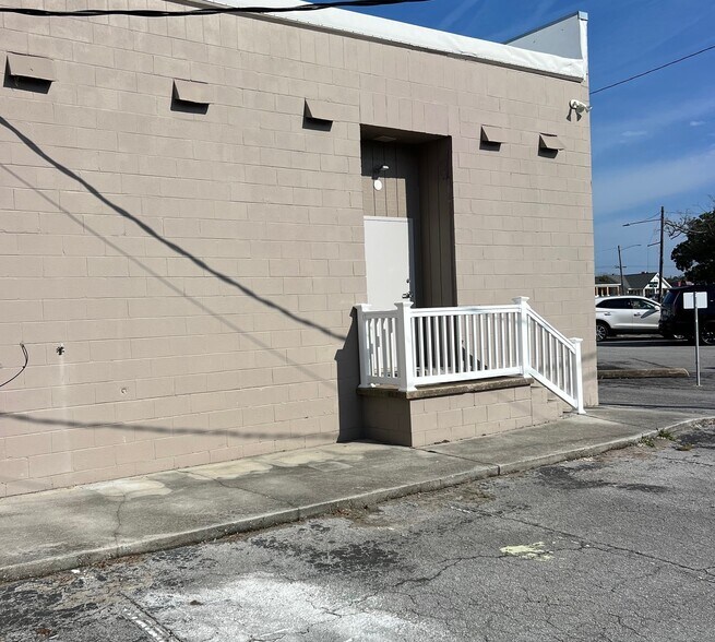 More Photos Of 1305 Arendell, Morehead City Storefront Retail Office For Lease