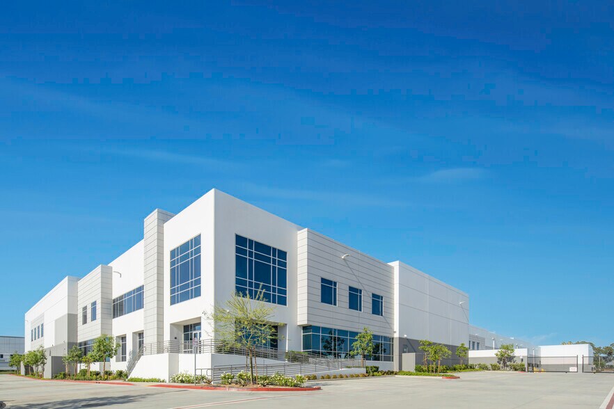 More Photos Of 19972 Patterson Ave, Perris Distribution For Lease