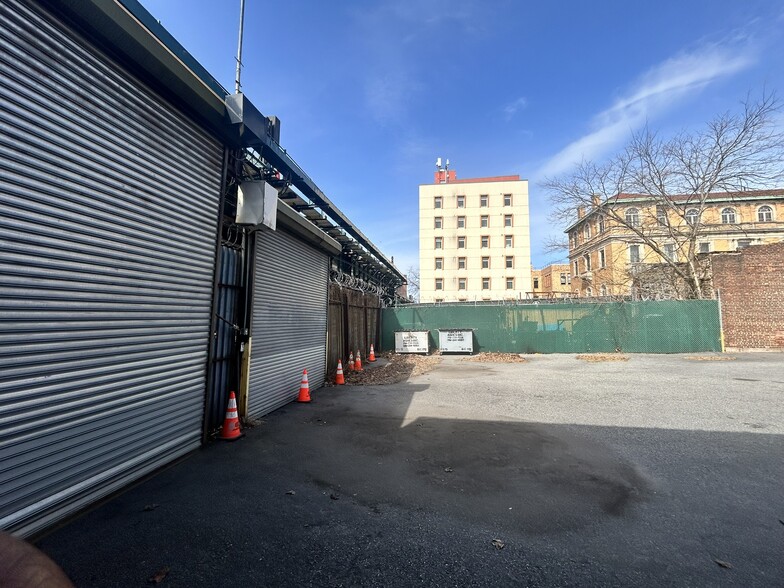 More Photos Of 1903 Broadway, Brooklyn Warehouse For Lease