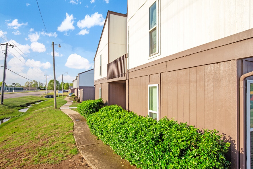 More Photos Of 407 Galaxy Road, Sapulpa Apartments For Sale