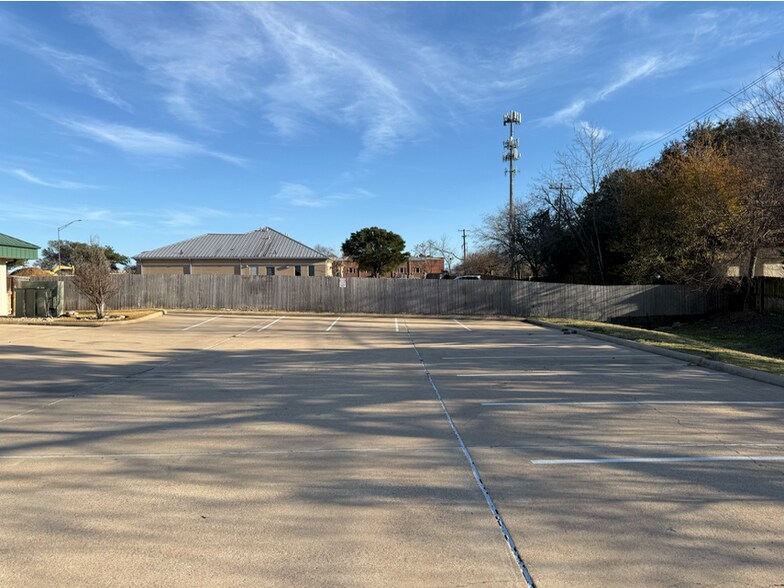 More Photos Of 3300 Longmire Dr, College Station Office For Sale