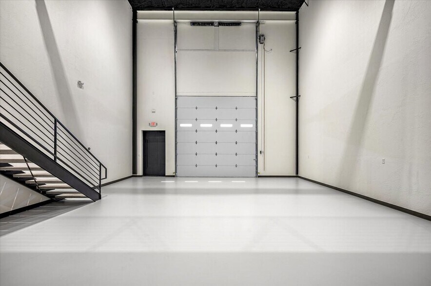 More Photos Of 1229 NW 122nd St, Oklahoma City Light Manufacturing For Sale