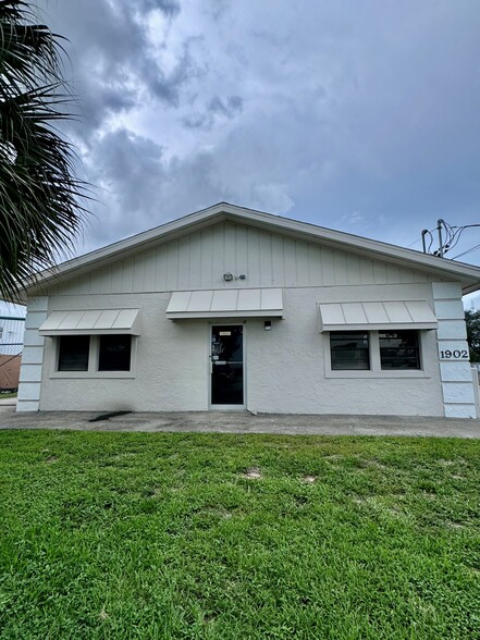 Primary Photo Of 1902 Elsa St, Naples Warehouse For Lease