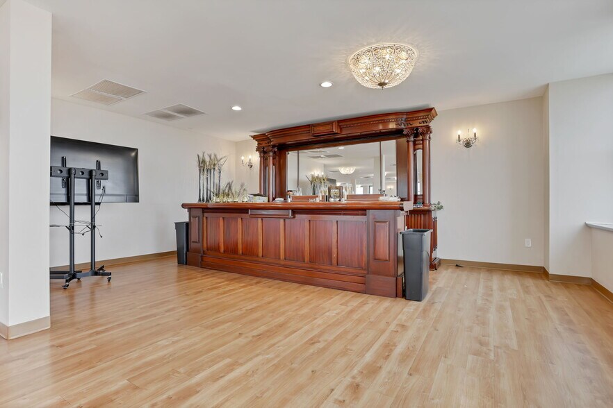 More Photos Of 301 Broadway, Lorain Hotel For Lease