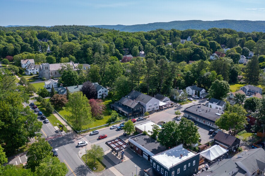 More Photos Of 15 Franklin St, Lenox Restaurant For Lease