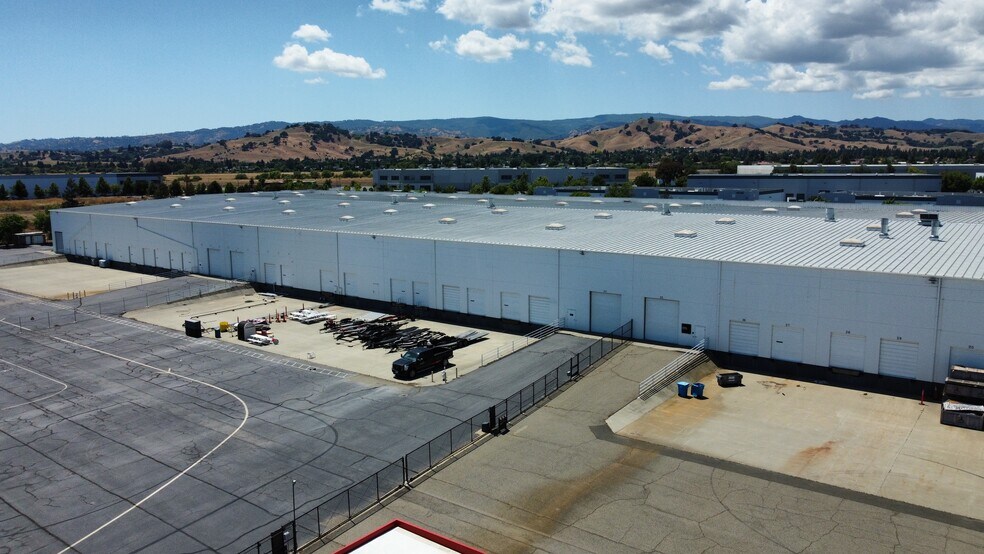 More Photos Of 2141 Icon Way, Vacaville Warehouse For Lease