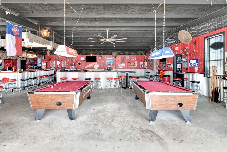 More Photos Of 23404 NW Zac Lentz Pky, Victoria General Retail For Sale