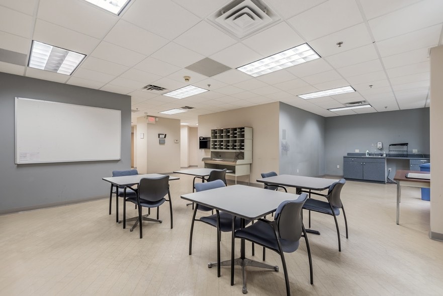 More Photos Of 26 Parkridge Rd, Haverhill Research And Development For Lease