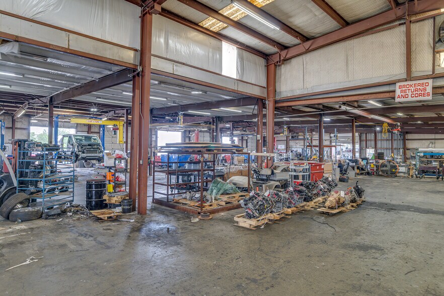 More Photos Of 208 Franklin Dr, West Monroe Distribution For Sale