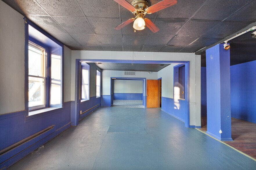 More Photos Of 194-198 Main St, Emmaus Restaurant For Sale