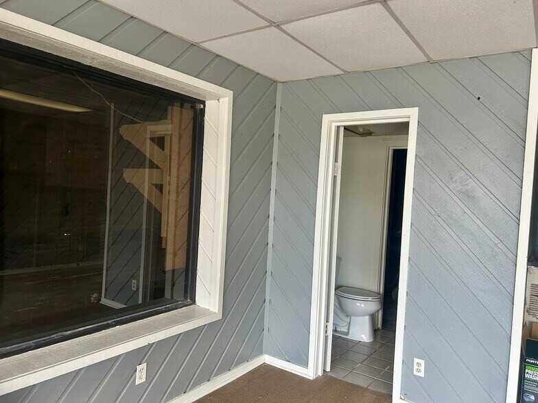 More Photos Of 201 S McQuarrie Ave, Wagoner Flex For Sale