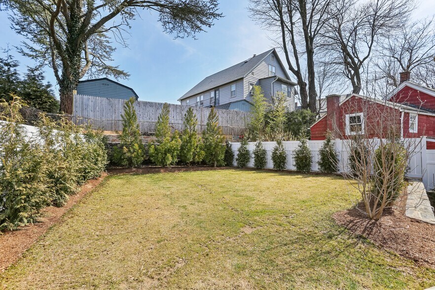 More Photos Of 25 Henry St, Greenwich Apartments For Sale