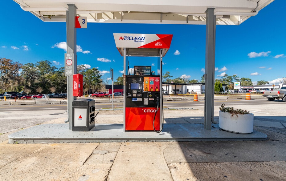 More Photos Of 709 S Broad St, Brooksville Service Station For Sale