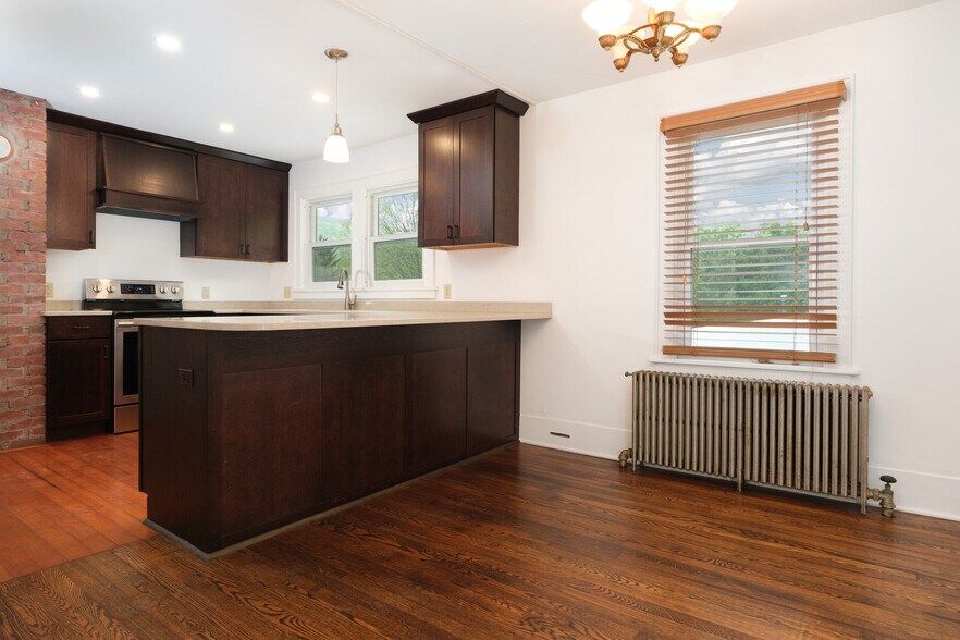 More Photos Of 265 Main St, Delhi Garden Center For Sale