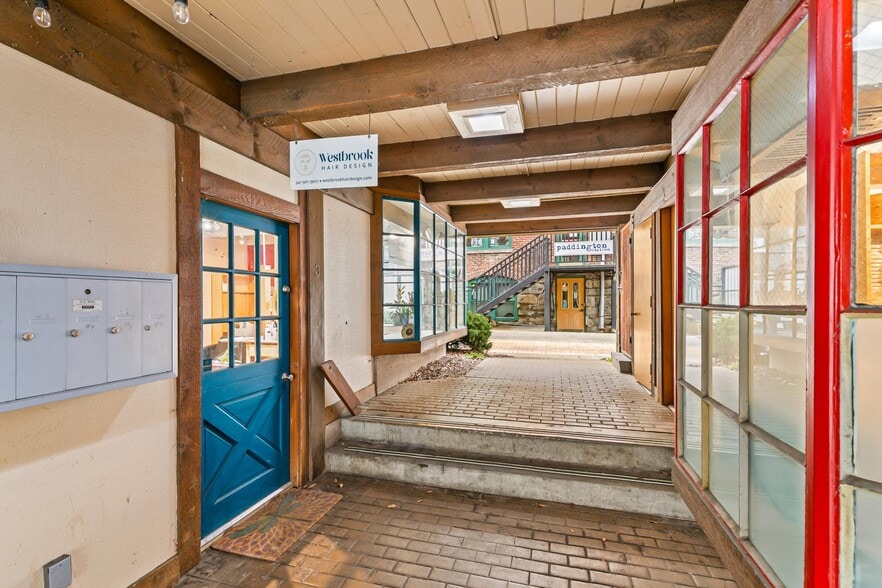 More Photos Of 116 Lithia Way, Ashland General Retail For Sale